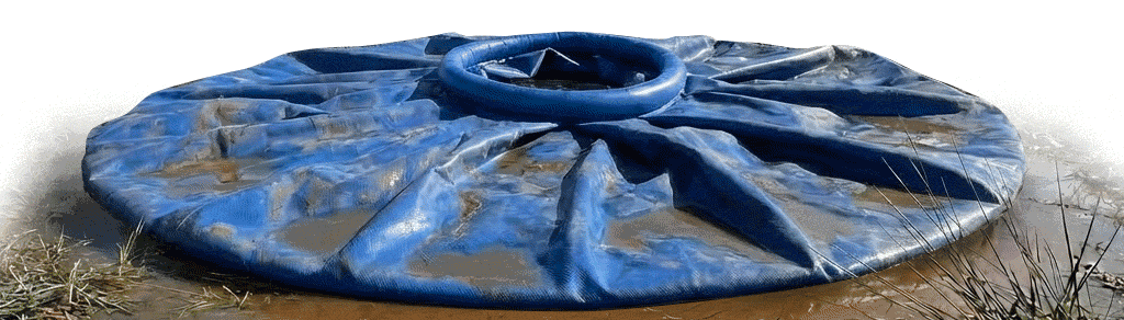 Flexible Schalung im Einsatzzustand um eine Sickergrube